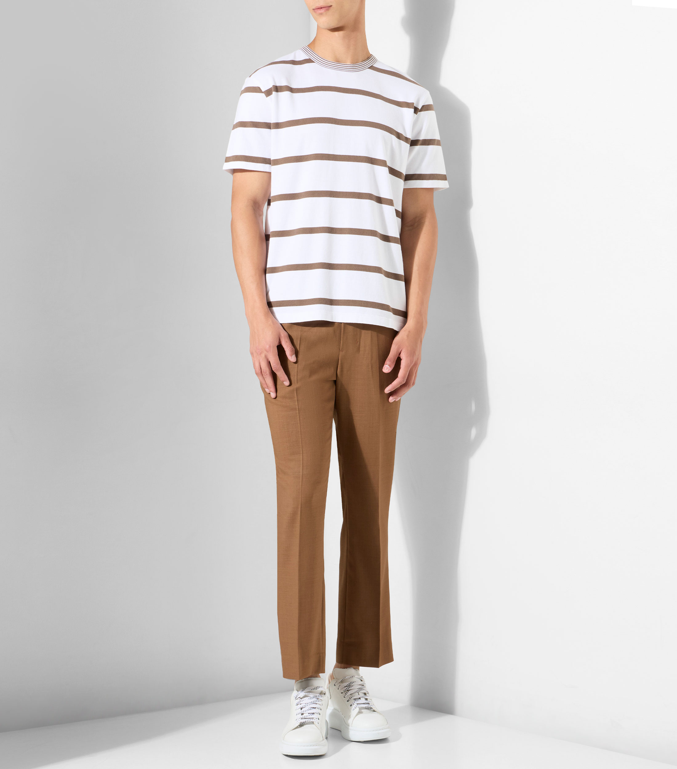 Playera cuello redondo manga corta a rayas Hombre